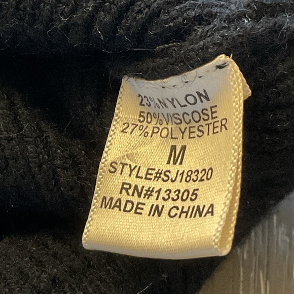 CHELSEA Black Ribbed Belted  V Neck with Faux Pearls Sweater . - Picture 7 of 8